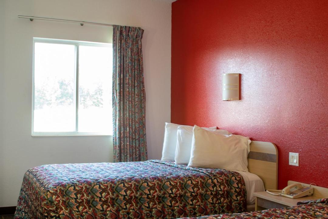Morgantown Inn & Suites Esterno foto