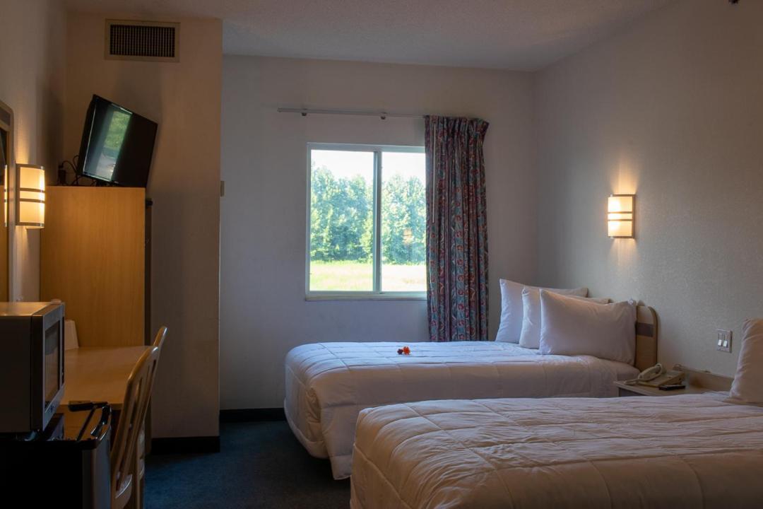 Morgantown Inn & Suites Esterno foto